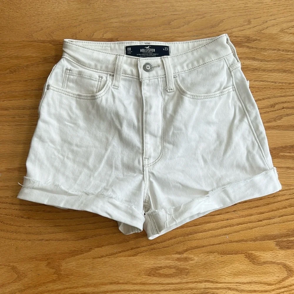 Hollister Women’s Ultra High Rise Mom Shorts White Cuffed W‎ 23 00